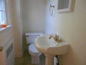 FIRST FLOOR BATHROOM