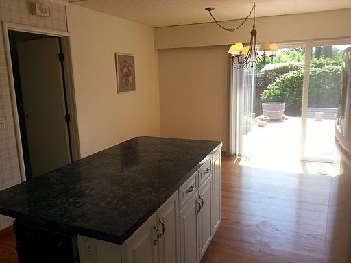 5th image of 3509 Meadowbrook Dr