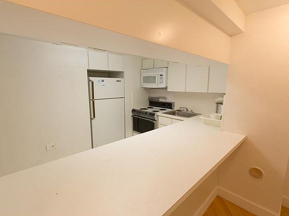 4th image of 999 Brickell Bay Dr APT 1008