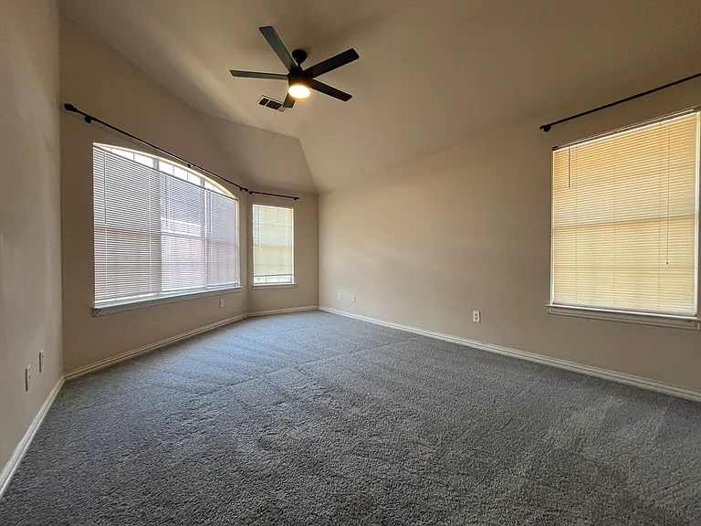 2028 Greenfield Ln — Photo 16