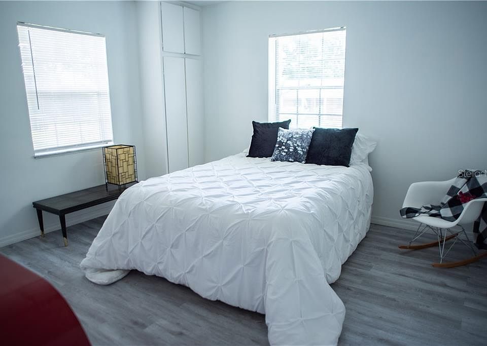 1st image of 206 W Elm St