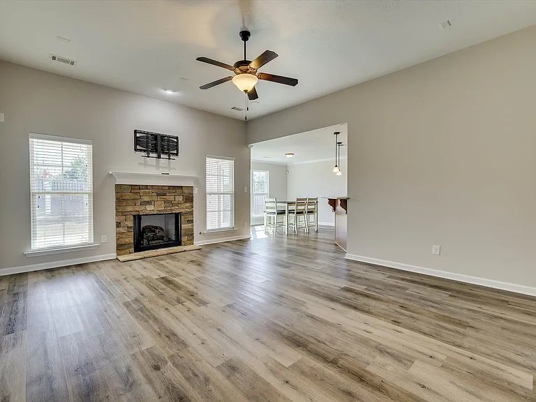 124 Radcliff Dr — Photo 11