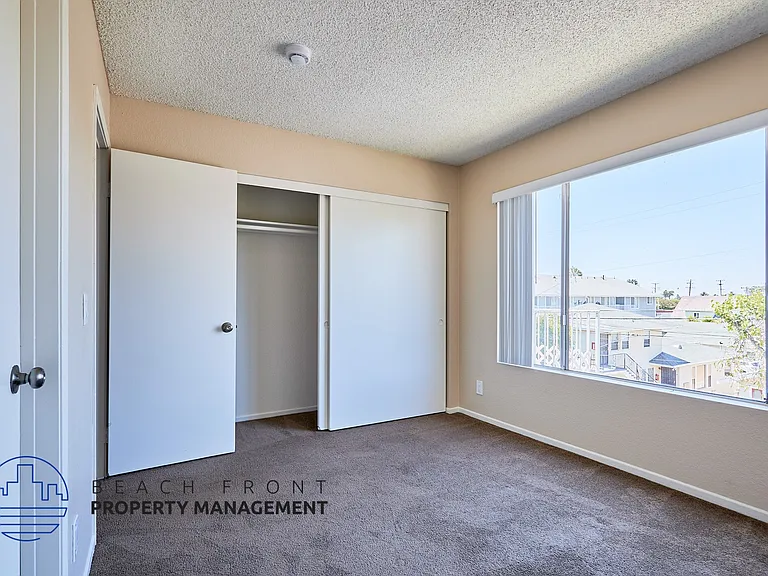 1636 E 6th St — Photo 10