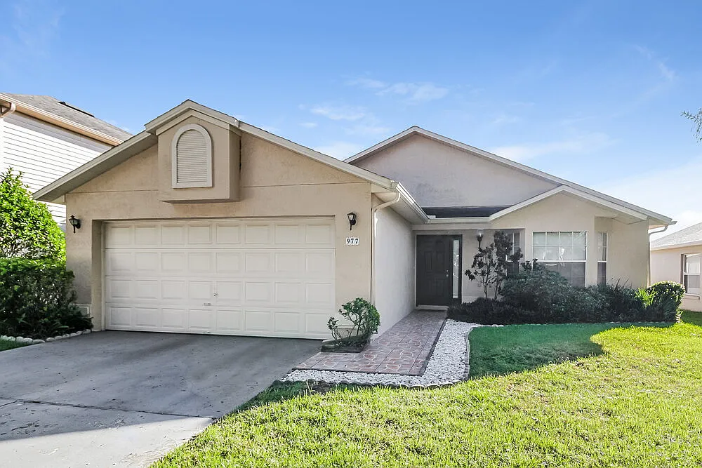 3 bed, 2.0 bath, 1354 sqft, $3,020 — Photo 1