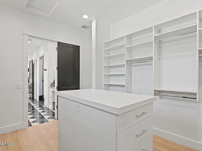 5309 N 33rd St — Photo 27