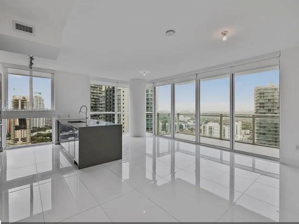 1080 Brickell Ave #201