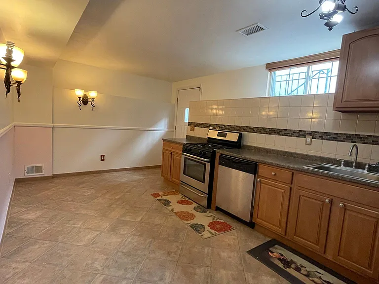 1231 Mason Ave — Photo 11