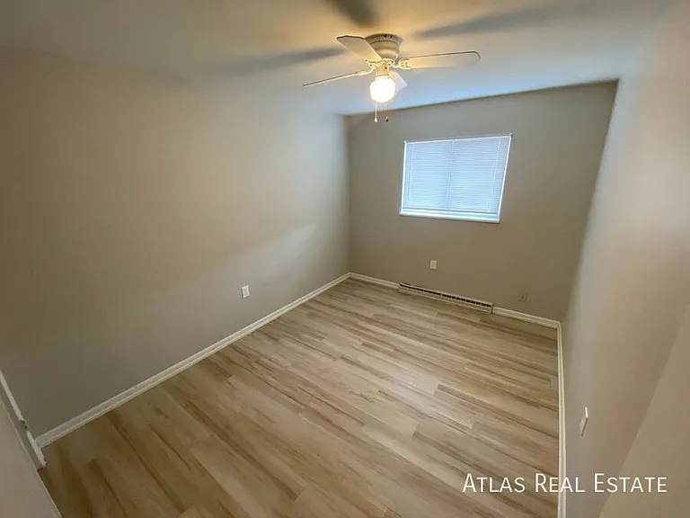881 E Egbert St — Photo 3