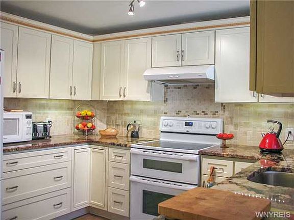 5th image of 213 Macarthur Dr