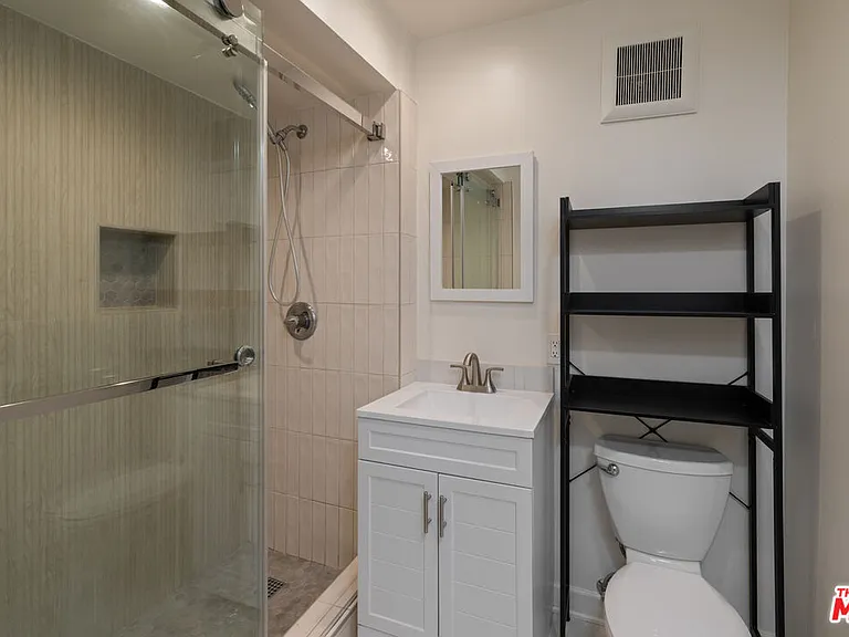 3102 Granville Ave — Photo 12