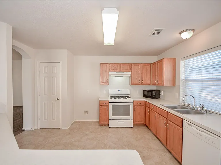 3314 Rainport Dr — Photo 10