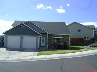 698 Apple Way, Selah, WA 98942