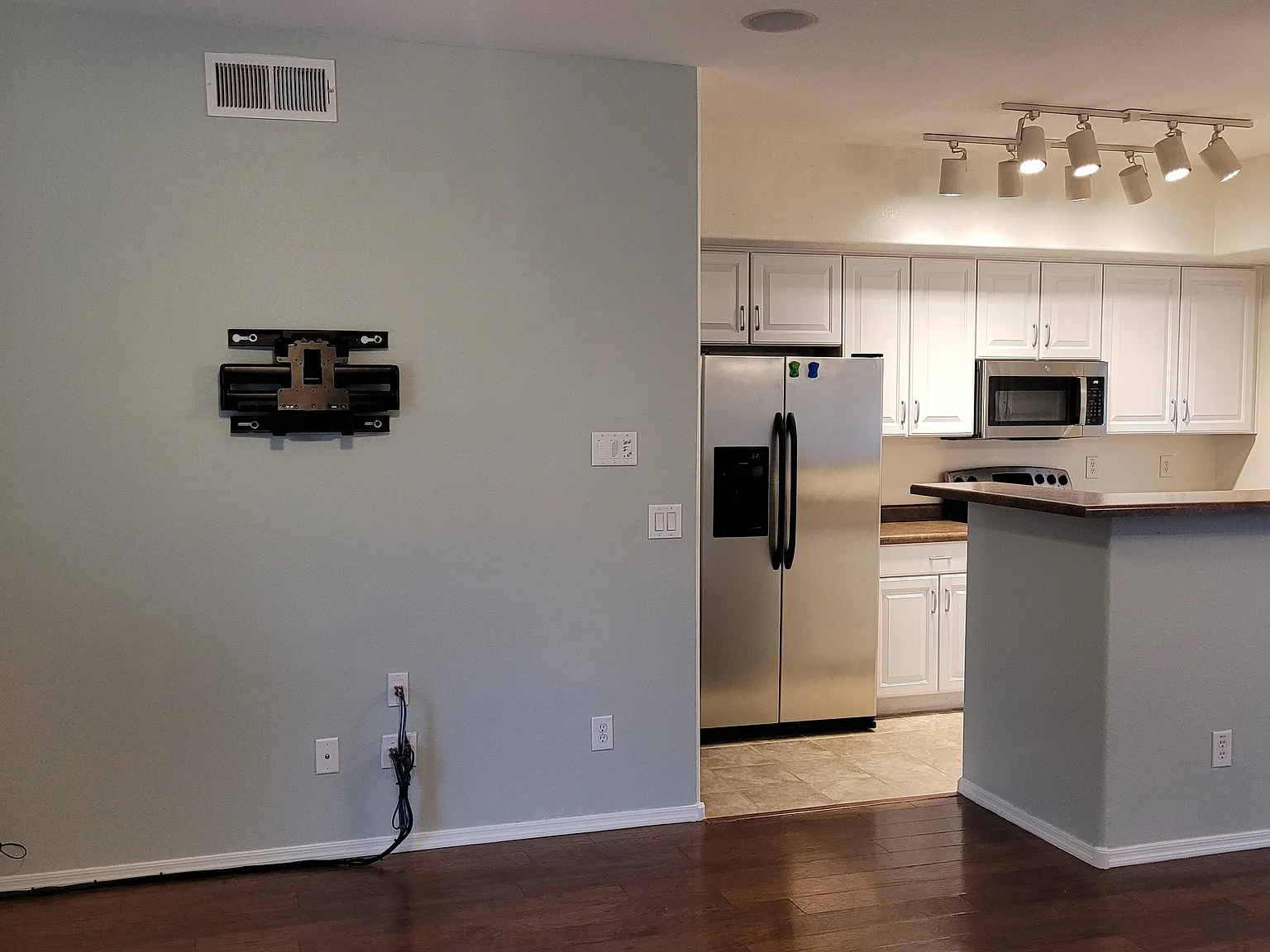 2 bed, 2.5 bath, 1100 sqft, $1,800 — Photo 3