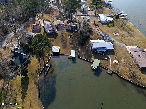 4th image of 3963 Dogwood Ln
