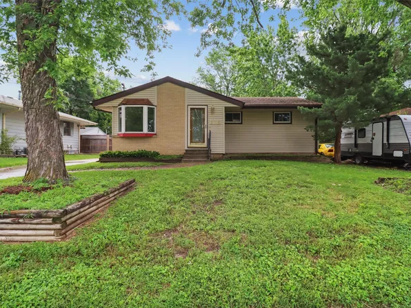 2715 E 38th Ct, Des Moines, IA 50317