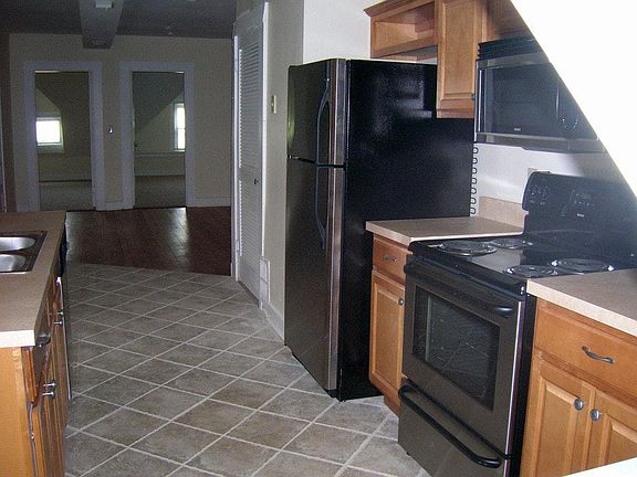 2nd image of 2713 Eden Ave #2