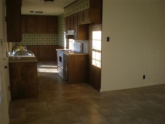 3rd image of 411 Kirkwood Dr
