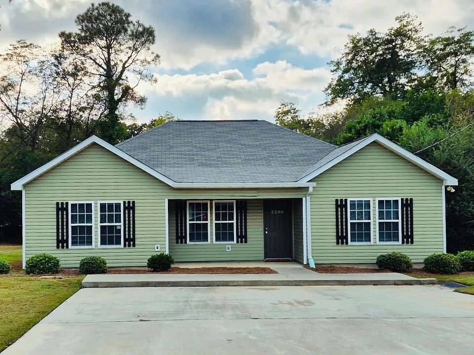 2208 Thornhill Rd