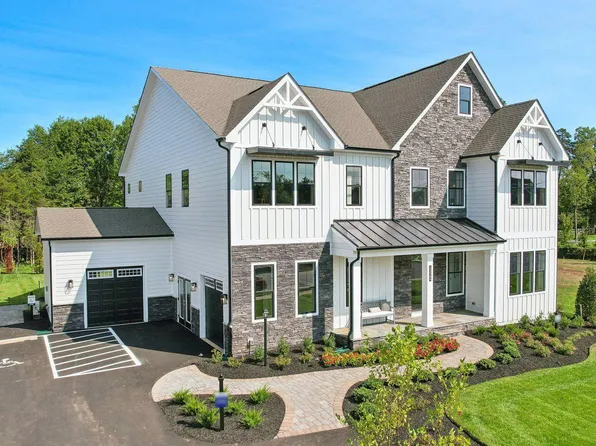 15564 Cloverland Ln, Haymarket, VA 20169