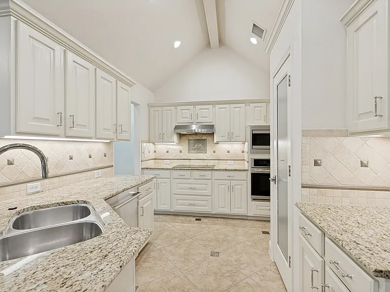 6900 Laramie Dr — Photo 7