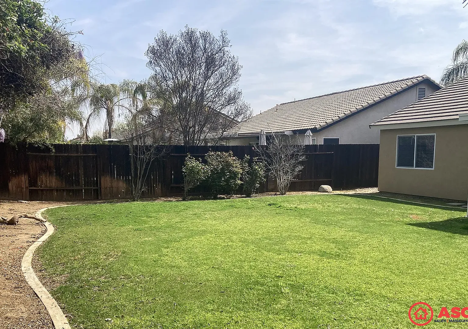 Charming 3-Bed, 2-Bath Home 1,162 Sq Ft with Included Stove — Photo 4