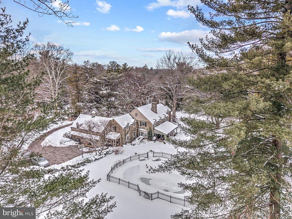 1st image of 435 Garden Ln