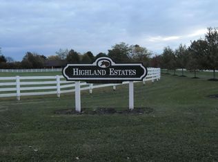 21 Highland Ct SW, Pataskala, OH 43062