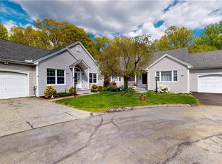 402 Woodridge Cir #402, Shelton, CT 06484