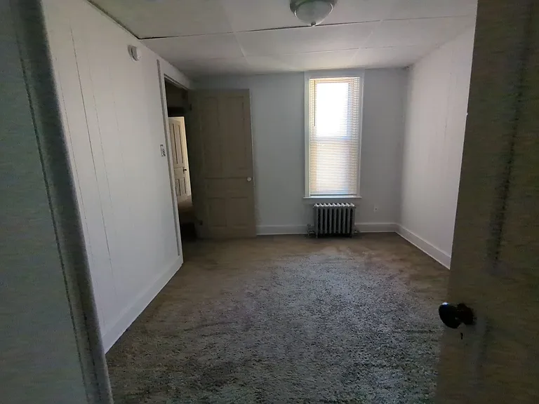 1529 W King St — Photo 20