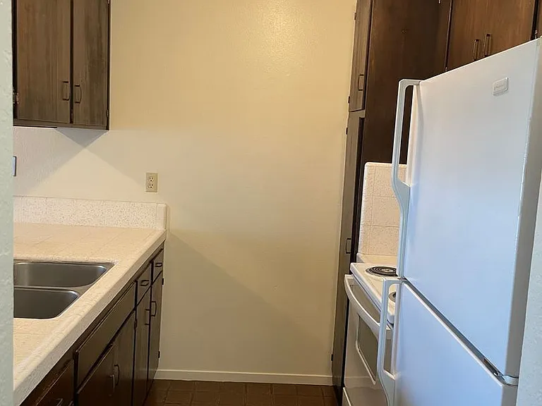 310 Spencer St — Photo 11