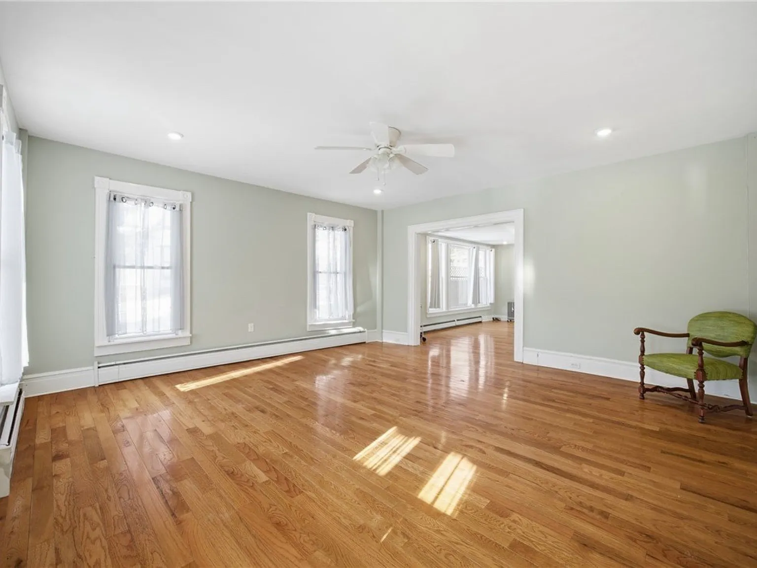 2 bed, 1100 sqft, $1,350 — Photo 4