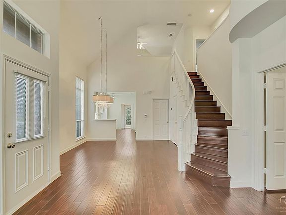 3rd image of 3901 Cobblestone Ct