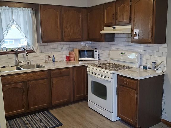5th image of 220 Myers St