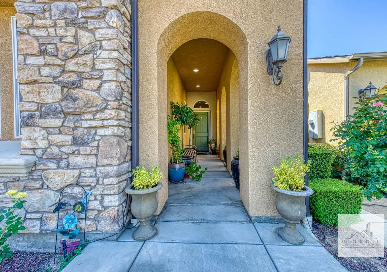 Beautiful Harlan Ranch Home — Photo 2