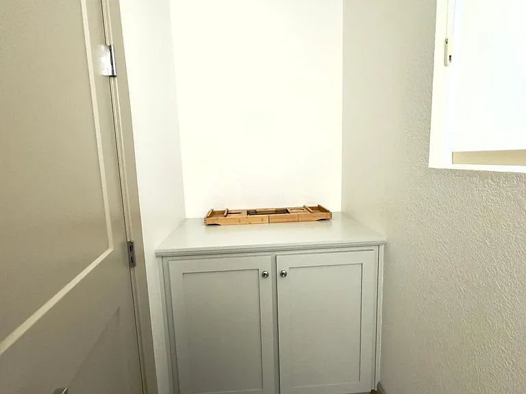 Master bathroom (2nd floor)