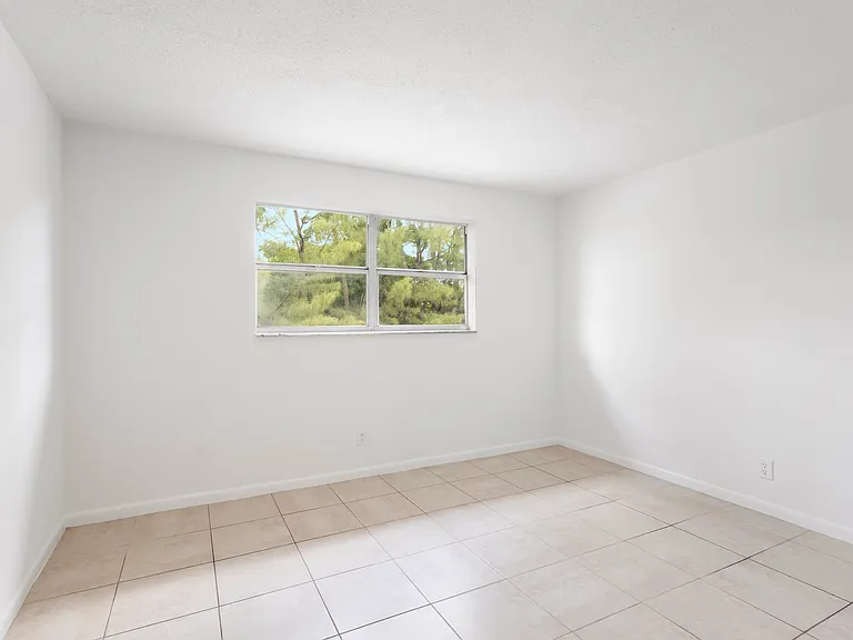 450 SW 2nd Ave #215 — Photo 8