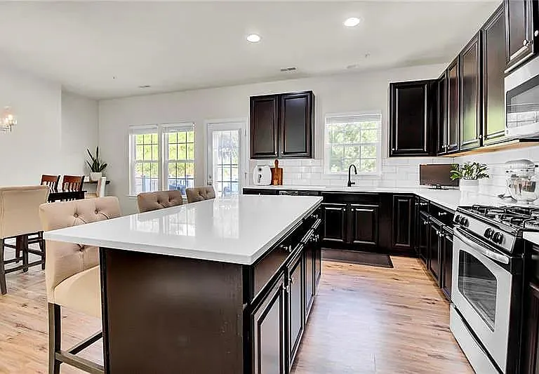 611 Edison Dr — Photo 18