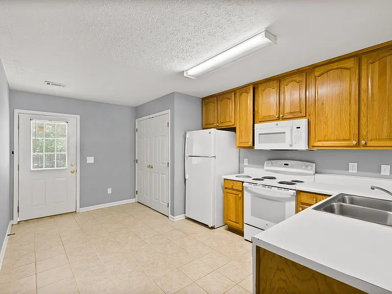 721 Ethan Ln — Photo 2
