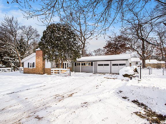 3rd image of 135 N Lindow Dr