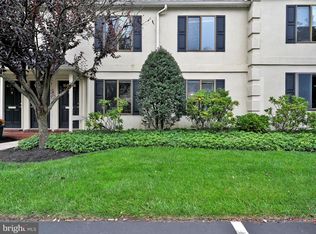 411 W Conestoga Rd APT 33, Devon, PA 19333