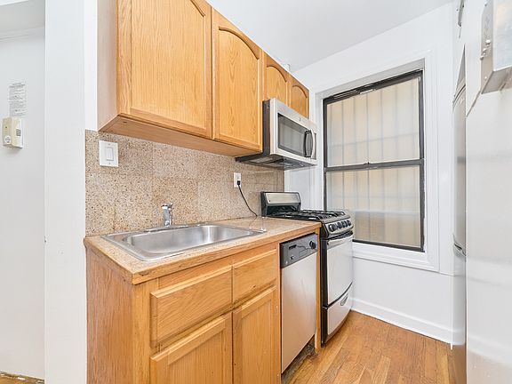 5th image of 319 E 95th St APT 6