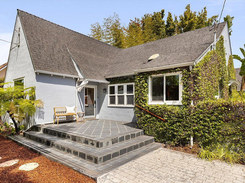 1st image of 2322 Chapala St