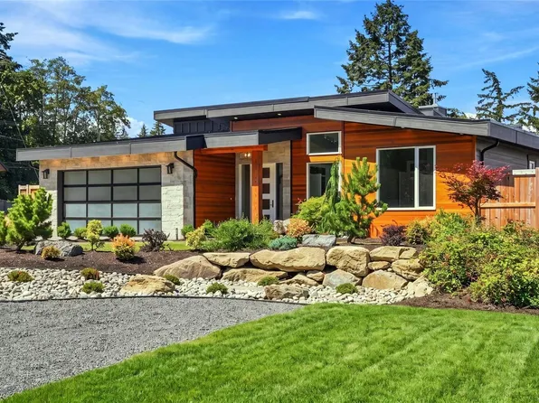 1017 Coral Pl, French Creek, BC V9P 2E1