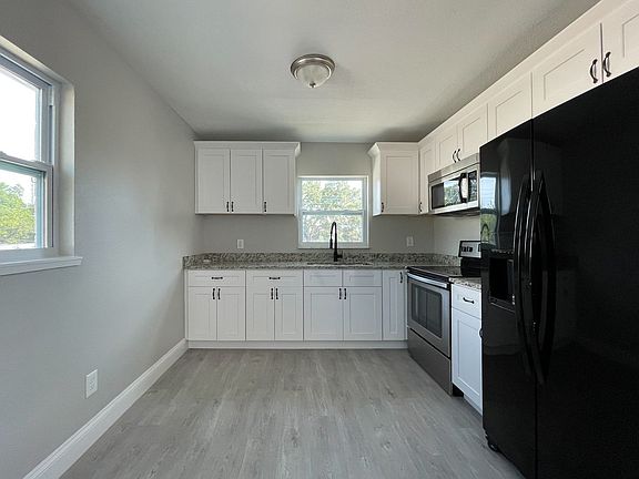 5th image of 2704 E Columbus Dr #C