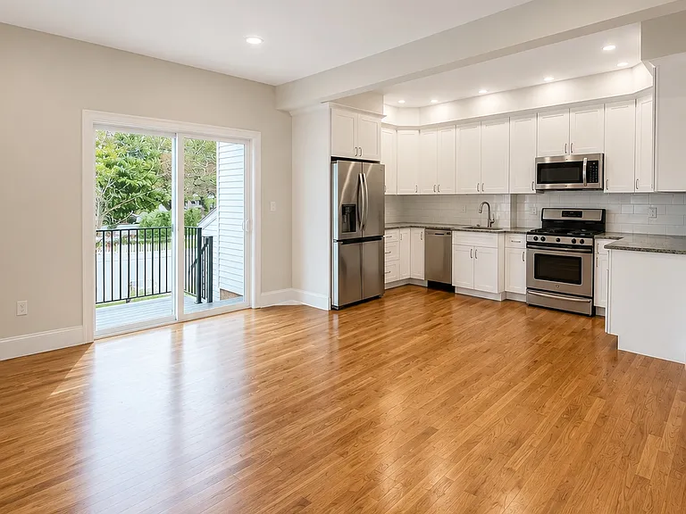 172 N St — Photo 2