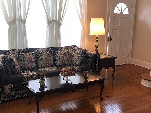 2nd image of 915 Piedmont Ave