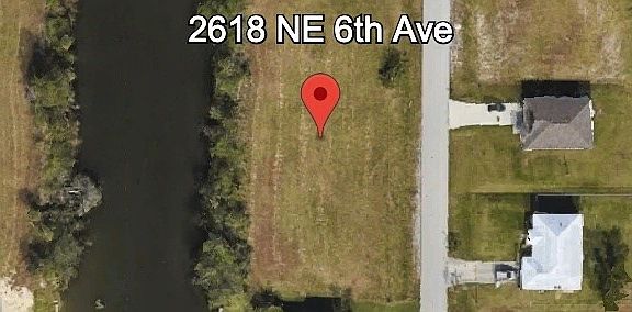 3rd image of 2618 NE 6th Ave