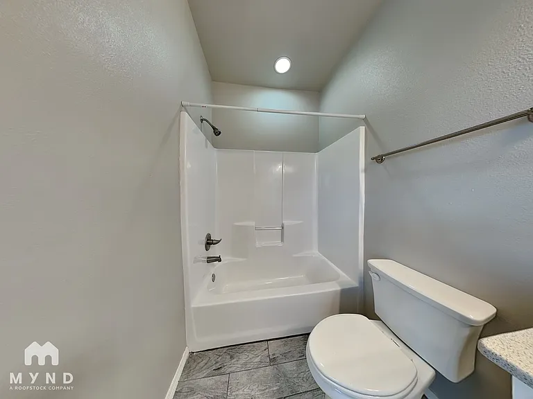 138 E Sycamore St #138 — Photo 11