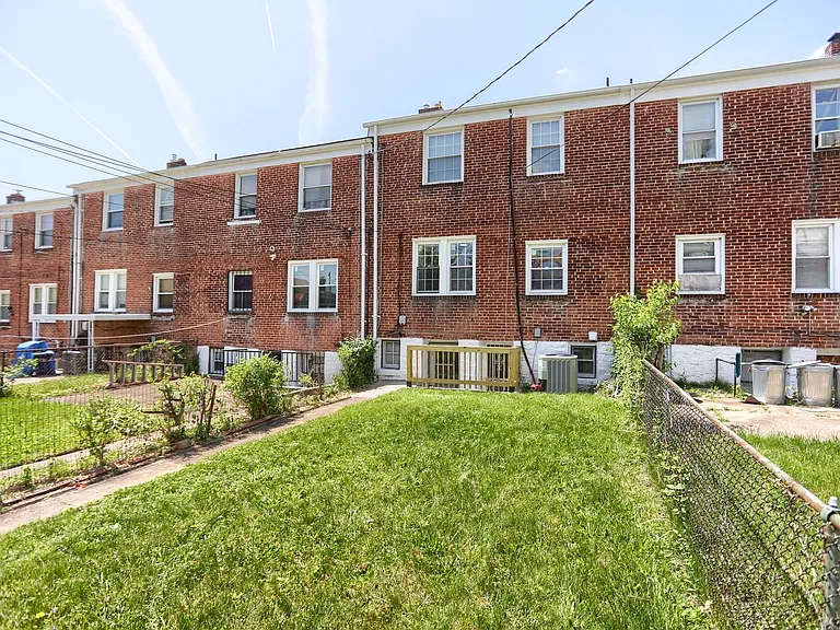 1323 N Kenwood Ave — Photo 24