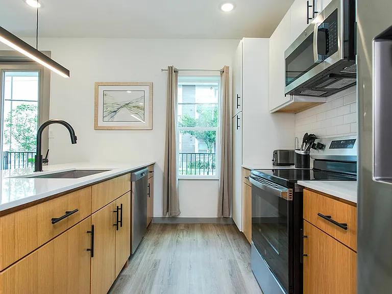 4001 Roseland Ave — Photo 57